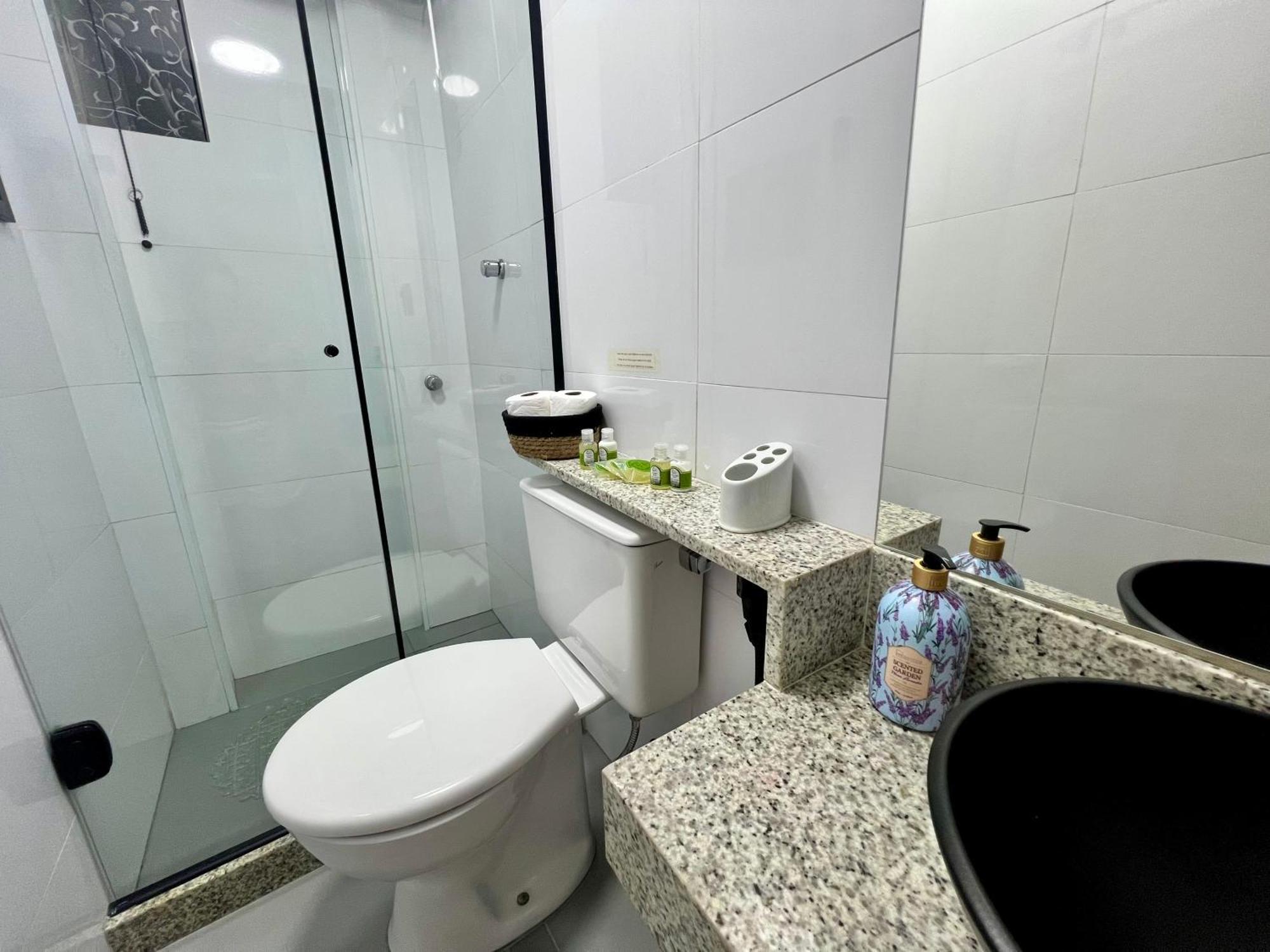 Charming 1 Block From Ipanema Apartamento