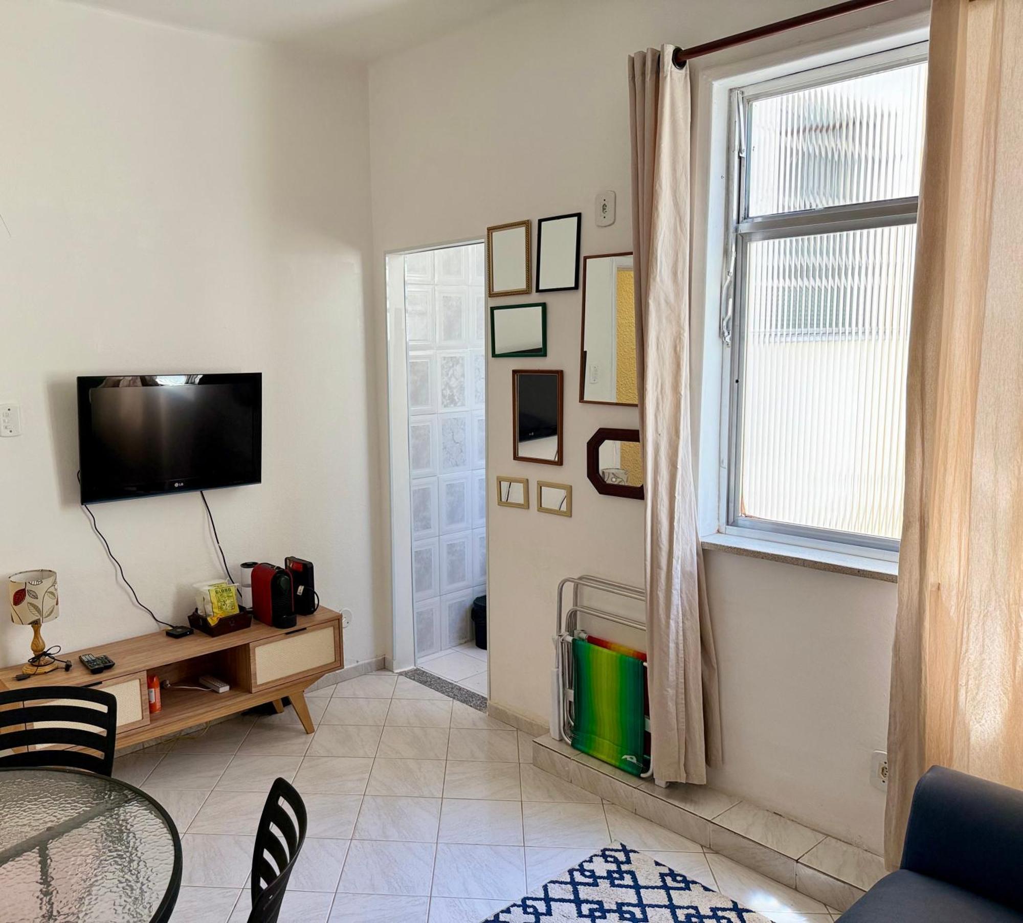 Charming 1 Block From Ipanema * Rio de Janeiro